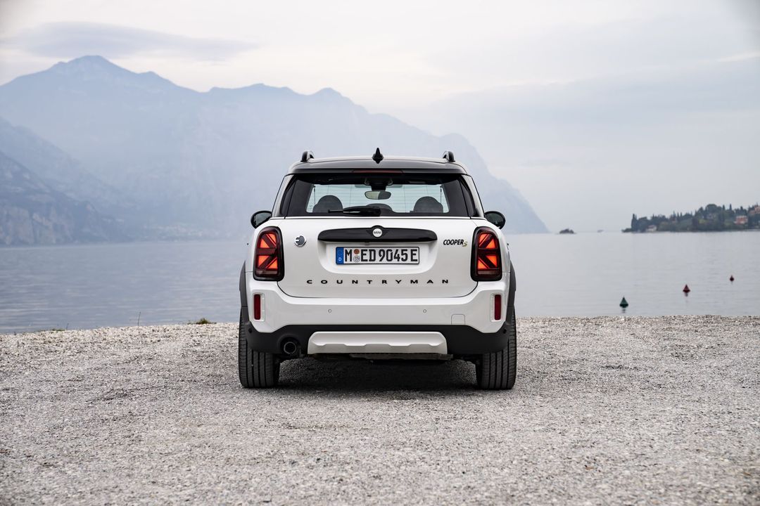 P90484779_highRes_mini-cooper-se-count