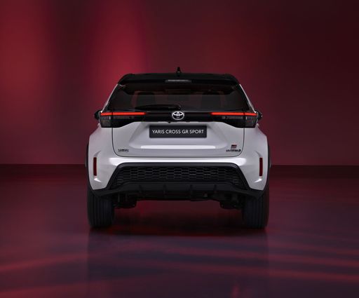 77864-2022yariscrossgrsext007-web-lr