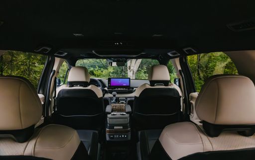 Toyota_2025-Sienna_Platinum_0007-1500x939