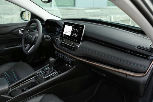 04_jeeprcompassehybrid-61e80da1eca00_61e99b00bed35