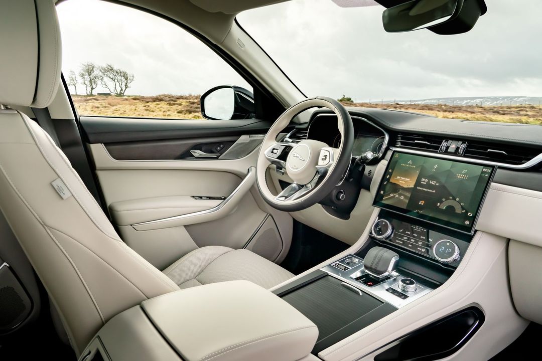 Jag_F-PACE_PHEV_21MY_Portofino_Blue_Interior_100321_9682