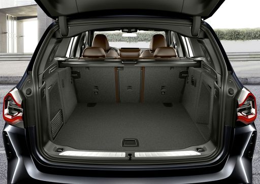 P90432189_highRes_the-new-bmw-ix3-8-20