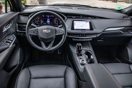 Cadillac-XT4-350026
