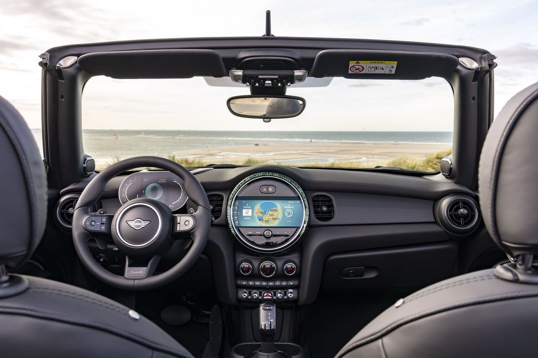 P90488969_highRes_mini-cooper-s-conver