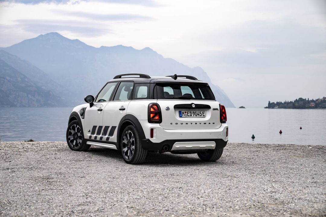 P90484787_highRes_mini-cooper-se-count