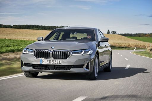 P90403971_highRes_the-new-bmw-520e-sed