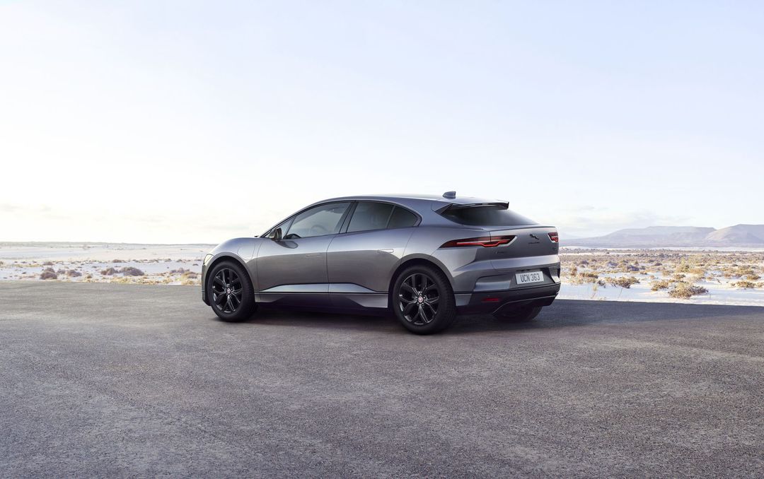 Jag_I-PACE_22MY_Black_Exterior_20.04.21_002