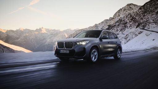 P90488668_highRes_bmw-ix1-xdrive30