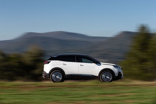 PEUGEOT_3008HYBRID_TESTDRIVE_0120TC_291