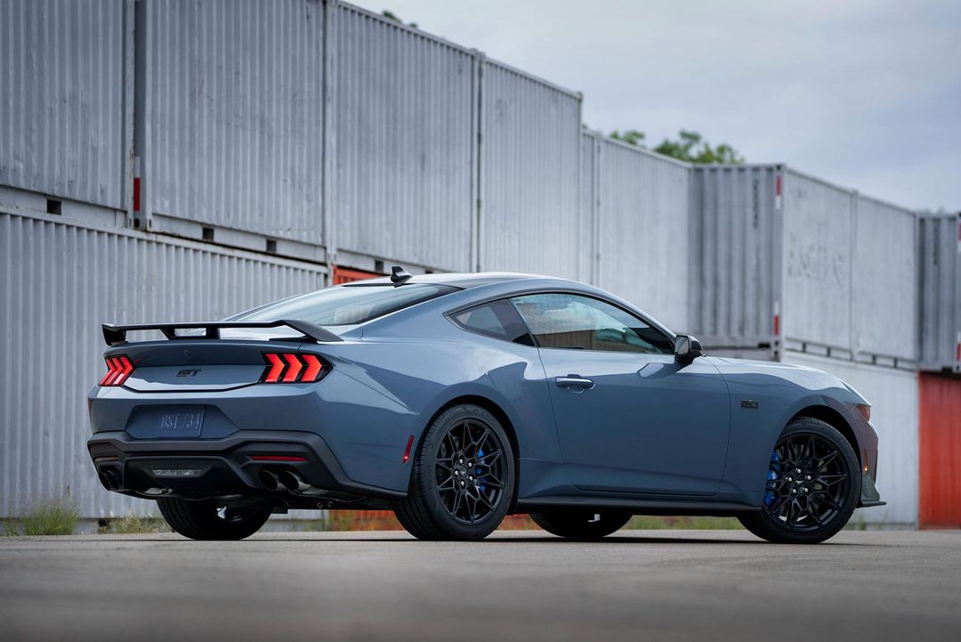 NEW_FORD_MUSTANG_2-LOW