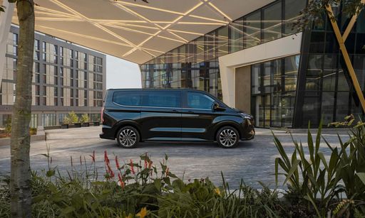 2022_FORD_TOURNEO_TITANIUM_03-LOW
