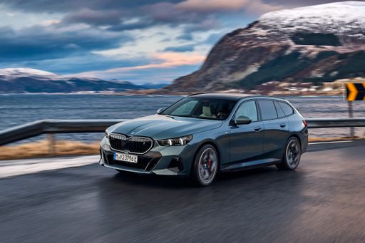 P90537320_highRes_the-new-bmw-i5-edriv