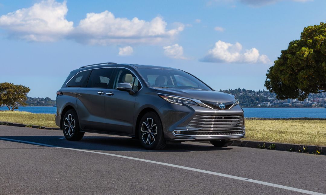 Toyota-2025-Sienna-Platinum_Hero-1500x900