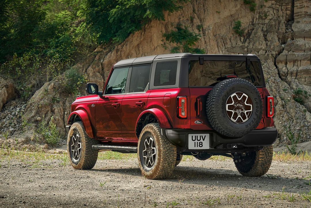 FordBronco_HPRed_Static_V9-LOW