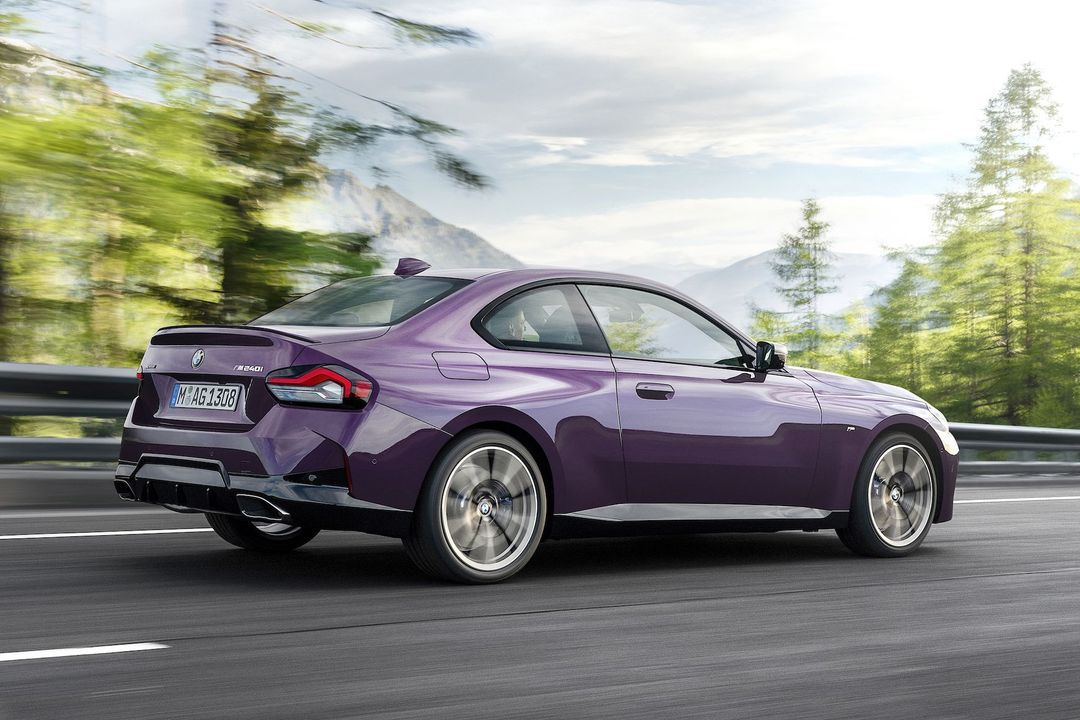 P90428488_highRes_the-all-new-bmw-m240