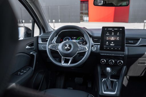 23MY_ASX_PHEV_Instyle_PR-image_interior_low