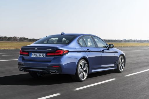 P90389017_highRes_the-new-bmw-530e-xdr