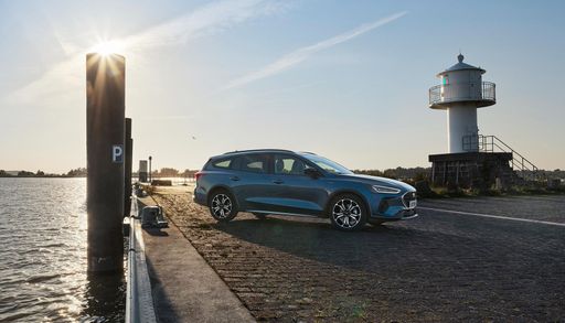 2021_FORD_FOCUS_ACTIVE_OUTDOOR_02-LOW