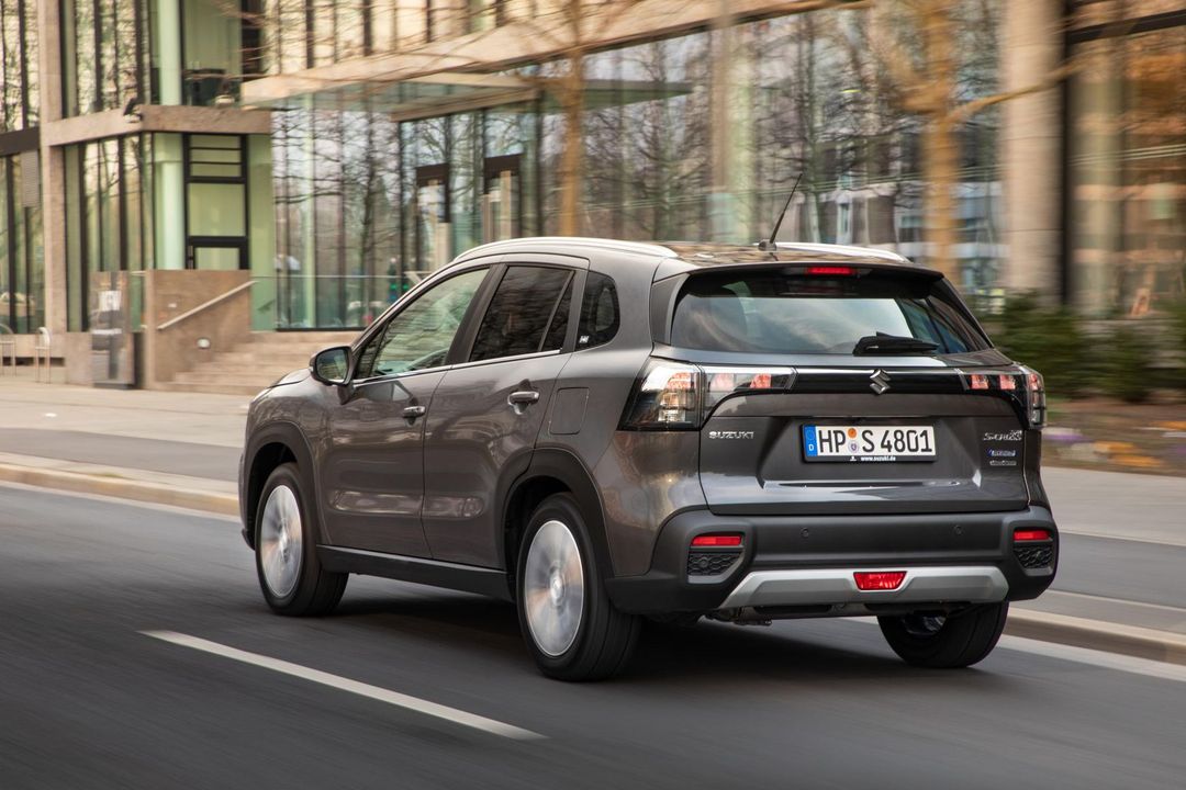 Suzuki_S-Cross_004