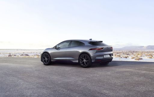 Jag_I-PACE_22MY_Black_Exterior_20.04.21_002