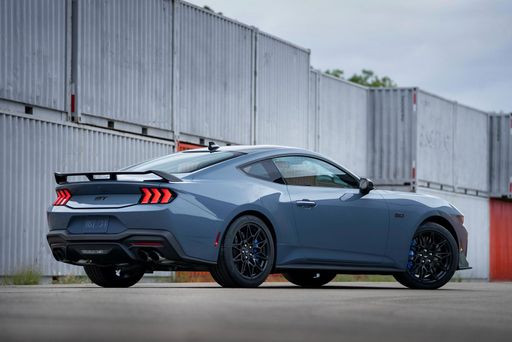 NEW_FORD_MUSTANG_2-LOW