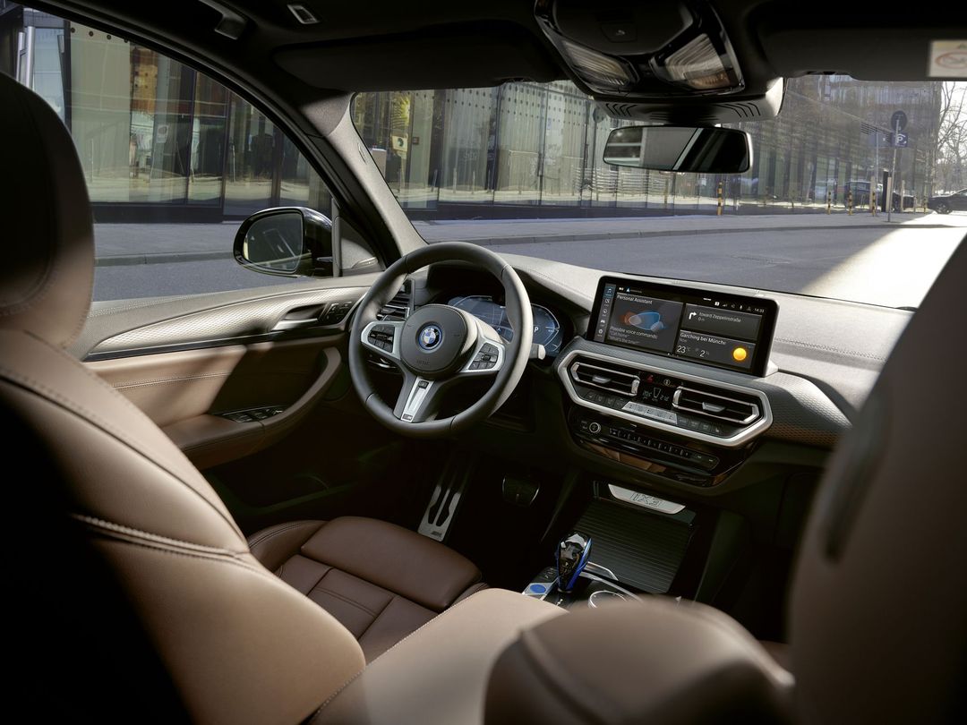 P90432184_highRes_the-new-bmw-ix3-8-20