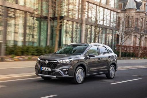 Suzuki_S-Cross_001