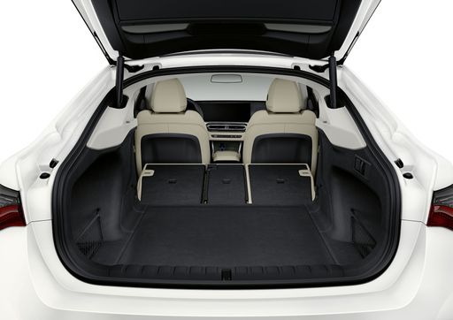 P90422904_highRes_bmw-i4-interieur-6-2