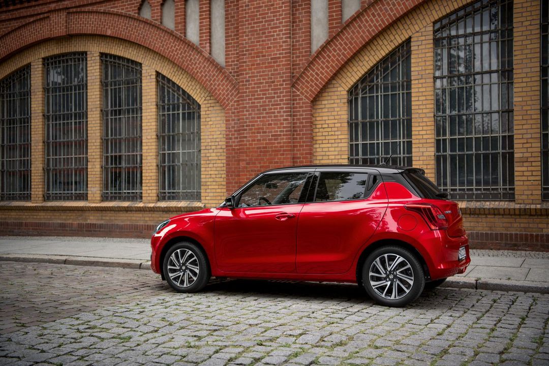 SUZUKI SWIFT-678