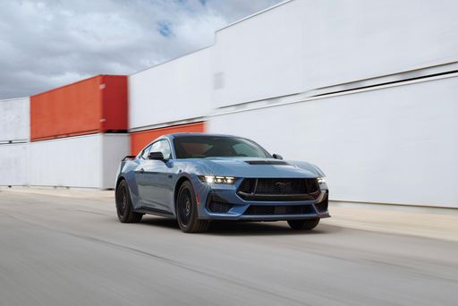 NEW_FORD_MUSTANG_4-LOW
