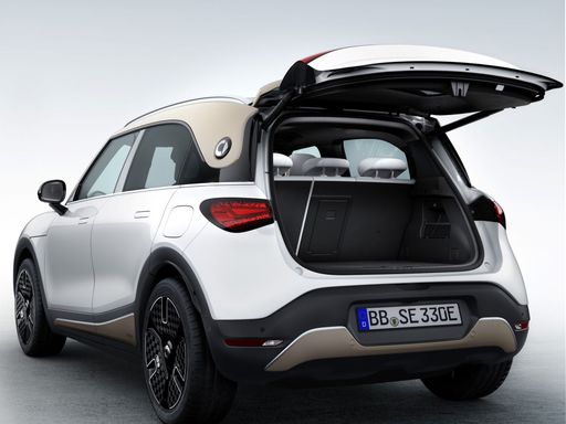 Limbo_Edition1_EXT_09_White_Gold_Powered_Tailgate