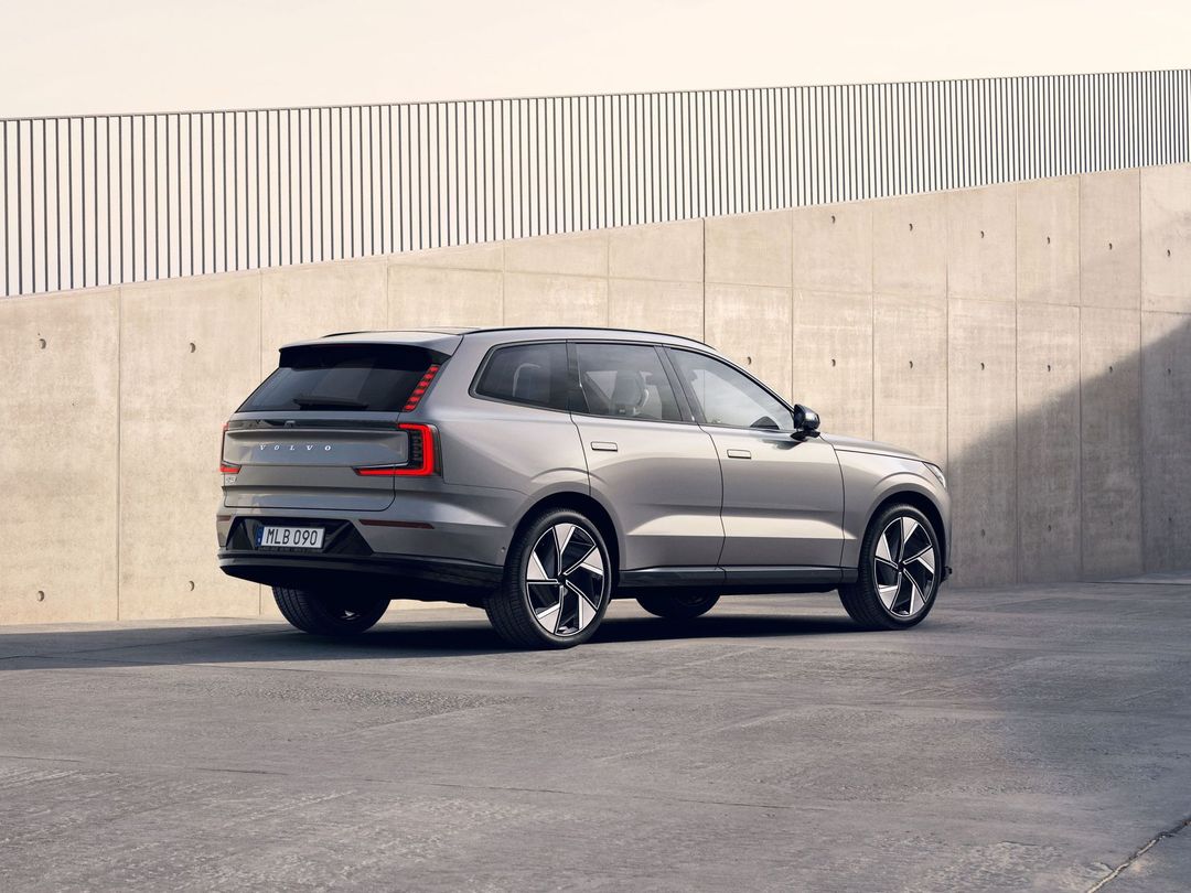 305699_Volvo_EX90