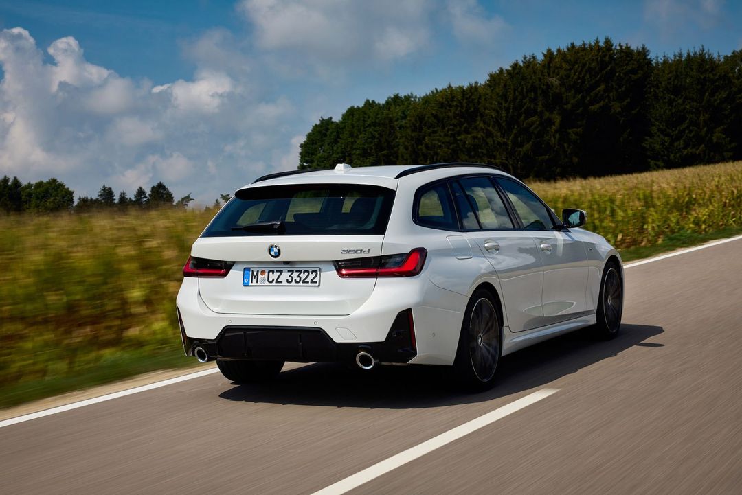 P90479535_highRes_the-new-bmw-3-series