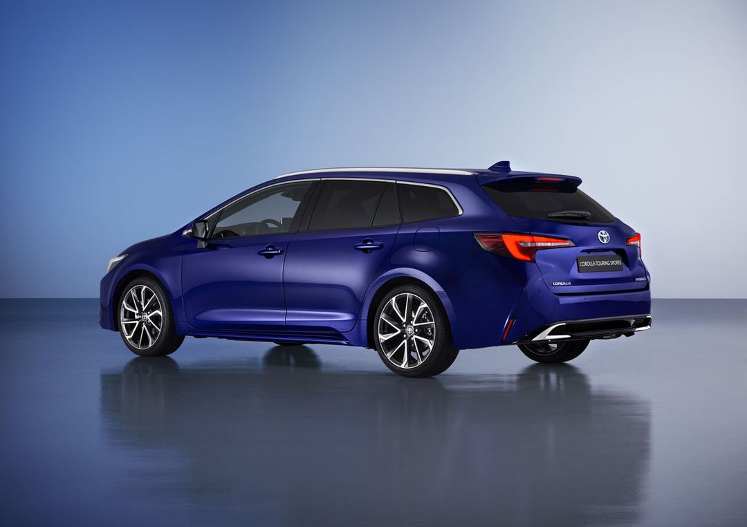 77002-2022-corolla-touring-sports-wp-002-web-lr