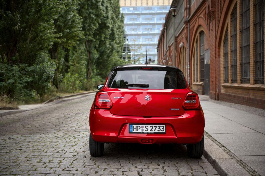 SUZUKI SWIFT-672