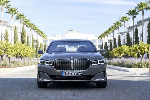 P90342314_highRes_the-new-bmw-750li-xd