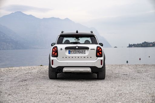 P90484779_highRes_mini-cooper-se-count