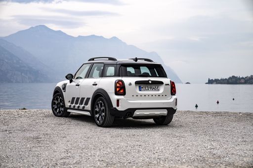 P90484787_highRes_mini-cooper-se-count