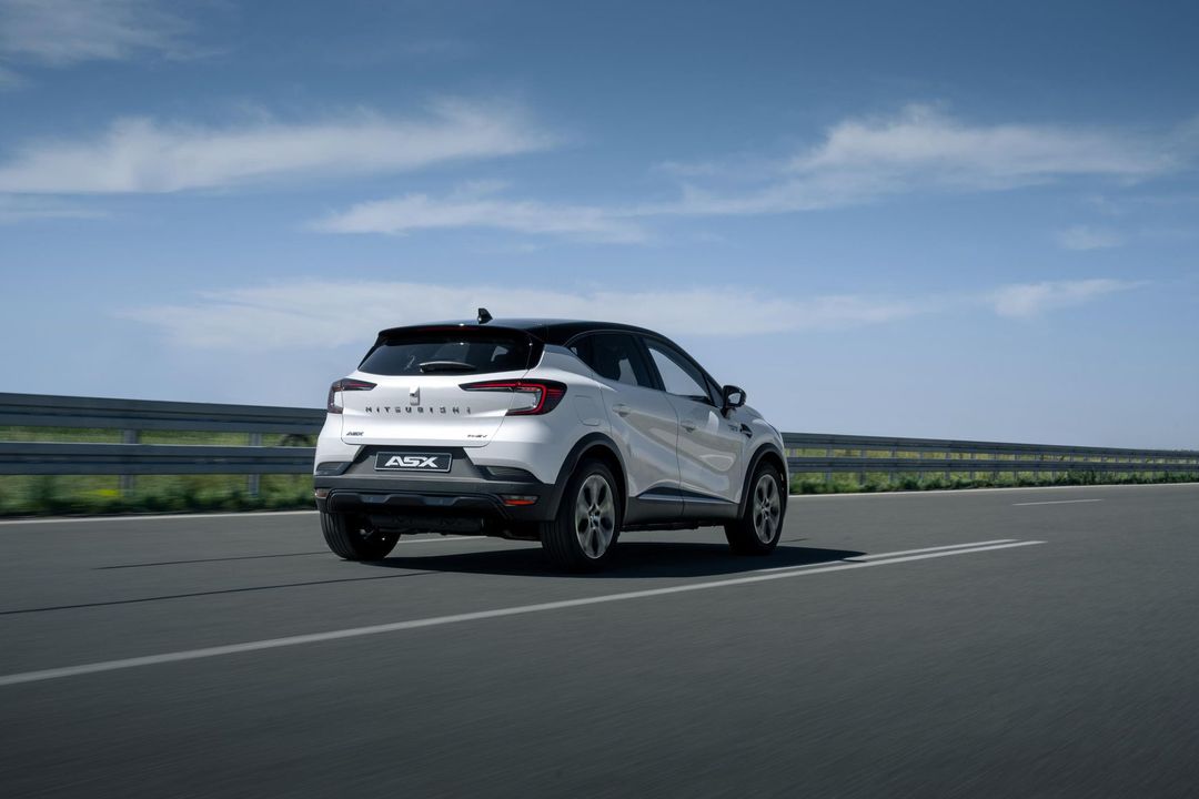23MY_ASX_PHEV_Instyle_PR-image_driving_rear_variation_low