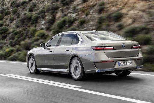 P90458209_highRes_the-new-bmw-i7-xdriv