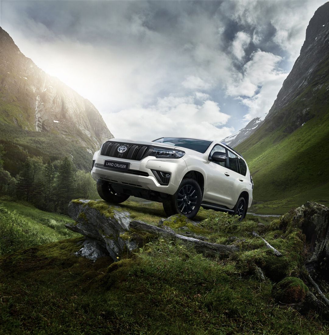 77695-toyota-land-cruiser-key-visual-web-lr